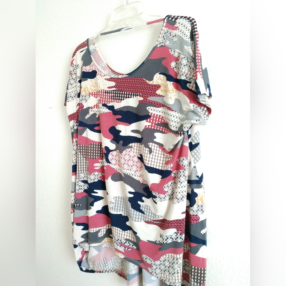 Annabelle Knit Short Sleeve Sleeve Top Grey Pink Camo Floral Medium Chest 40"